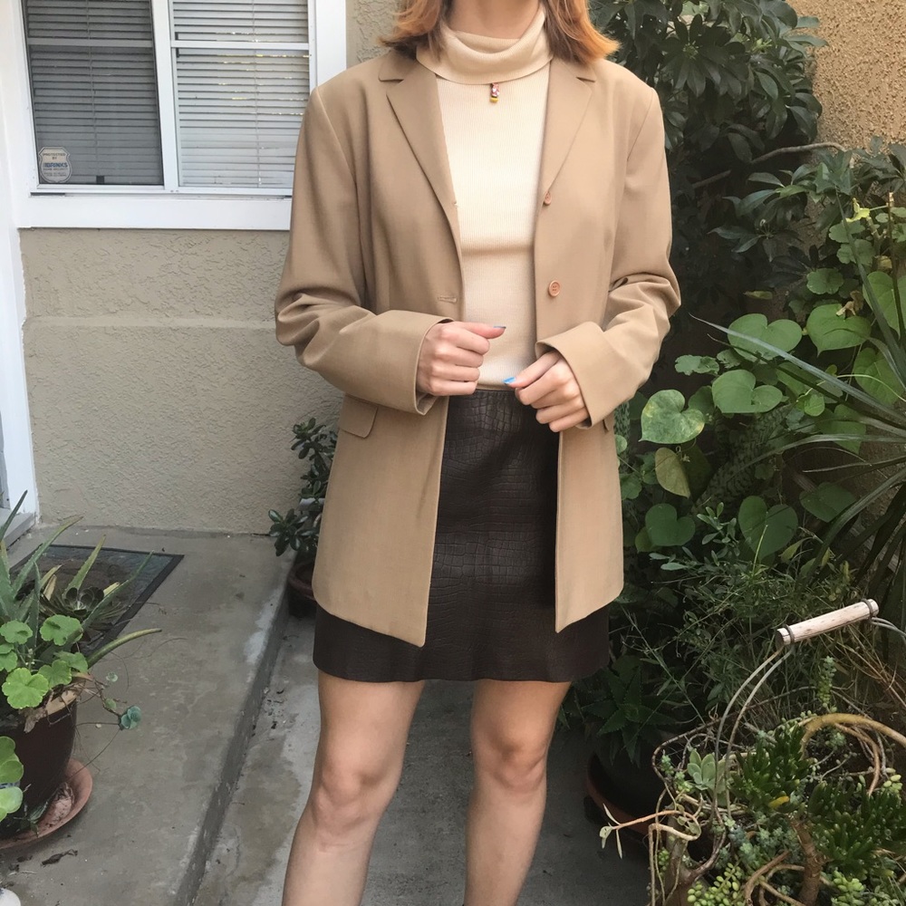 New vintage tan Tahari wool blend blazer
